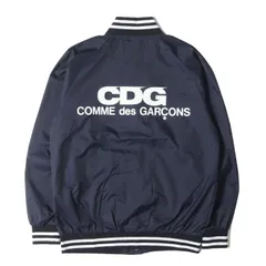 【美品】COMME des GARCONS コムデギャルソン ジャケット サイズ:L / バック エアライン ロゴ ナイロン スタジャン (SZ-J006) / AD2018 / CDG / ネイビー 紺 / アウター ブルゾン 上着 ジャンパー【中古】のサムネイル