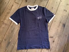 新品　未使用　TOMMY JEANS トミージーンズ　Tシャツ