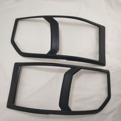 三菱 デリカ D:5 純正 フォグランプガーニッシュ（ブラック塗装品