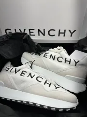 2025年最新】ジバンシー スニーカーの人気アイテム - メルカリ 