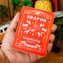 【メール便発送】ステッカー 車 かっこいい スナップオン 赤四角 Snap-on Quality Tools 縦12.6×横9.5cm シール デカール アメリカ雑貨 アメリカン雑貨のサムネイル