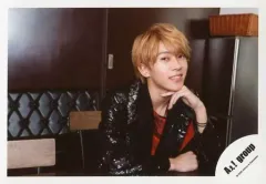 【中古】生写真(ジャニーズ) Aぇ! group/末澤誠也/横型・上半身・座り・衣装黒・赤・左手顎・右向き・歯見せ/「関ジュ 夢の関西アイランド 2020 in 京セラドーム大阪 ～遊びにおいでや!満足 100%～」グッズオフショット/公式生写真