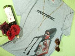 エイミーワインハウスのTシャツ【サイズ：S 、M 、L 、XL 、2XL 】（土日も発送）女性ロックシンガーのＴシャツ　夭折　２７歳　ロックTシャツ　Amy Winehouse T-shirt　ロック姐さんＴシャツ　イギリス　ヴォーカリスト　ラッピング無料
