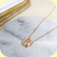 171 BOX付☆売れ筋商品☆幸運を呼び込んでくれる『ホースシューが煌めくネックレス』