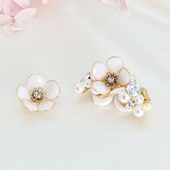 新作✨ 春 3色 梅 《 白 》【 イヤーカフ 】 ピアス or イヤリング