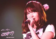 小嶋陽菜/衣装白.黒・目線右上/こじまつり～小嶋陽菜感謝祭ステージショット生写真