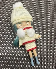 ◇ プチブライス  全長約11cm 【本体/帽子/マフラー/服】 スタンド欠品 【キズ汚れあり】【リペア可能な方向け】 blythe ブライス フィギュア ホビー / 中古