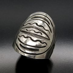 Navajo ナバホ族 リング スタンプワーク オーバル メンズ レディース シルバー 指輪 19号 28010507のサムネイル