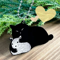카피바라 씨를 껴안는 통통한 검은 고양이/슈르 귀여운 팝 독특한 개성적 키홀더 펜던트