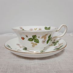 ウェッジウッド ワイルドストロベリー カップ&ソーサー - メルカリ