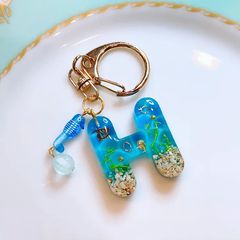 H ミニミニ イニシャル チャーム ブルー系ドライフラワー パール入り