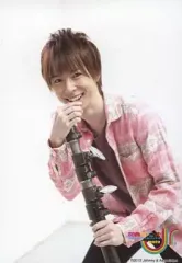 【中古】生写真(ジャニーズ) Veteran/菊岡正展/膝上・シャツピンクチェック・背景白・カメラ目線・両手棒を持つ「関西ジャニーズJr.春休みスペシャルコンサート2012」/公式生写真