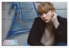 【中古】生写真(男性) 超特急/村田祐基/横型・上半身・しゃがみ・衣装黒ベージュ・左手頬・顔斜め左向き/ユーキpresents HAPPY BIRTHDAY＆HAPPY DAY スペシャル生写真