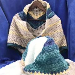 【福祉施設制作】木の実りんご作　ショール・スヌード「グラデーション三角ショールとスヌード 2点セット」NO.2402（参)