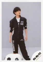 【中古】生写真(ジャニーズ) Kis-My-Ft2/藤ヶ谷太輔/全身・衣装黒・両手下・目線右上/アルバム「To-y2」特典映像オフショット/公式生写真