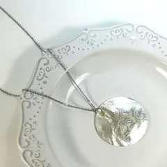 マザーオブパール ホワイトシェル 40mm 彫刻入り 真珠母貝 金属アレルギー対応 ステンレス ネックレス チェーン 1.2mm 小豆チェーン 選べる 35～80cm サージカルステンレス 彼女 母の日 プレゼント 贈り物 レディース クリスマス 高見え