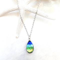 [新品・人気]ホタルガラスネックレス‼️深海カラー(アレルギー対応／ステンレス)