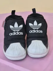 adidas(アディダス) 離乳する スニーカー