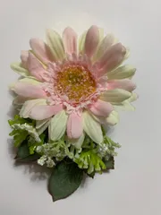 七五三 髪飾り 可愛いお花 ピンクガーベラ 造花 コーム付き mp27