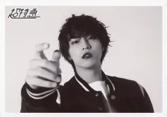 【中古】生写真(男性) 超特急/タカシ(松尾太陽)/横型・バストアップ・モノクロ・衣装黒・白・右手伸ばし・背景白/「BULLET TRAIN Arena Tour 2018 GOLDEN EPOCH」大阪12/26公演限定 生写真セット第64弾