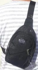 《YXIN》ボディバッグ／ミニ～ブラック～ 〈斜めかけショルダー スポーツバッグ メンズバッグ ワンショルダー〉