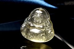 【１点物】AA激レア☆透明レモンカラー リビアングラス　18x18mm　布袋尊彫刻 トップ穴 ルース パワーストーン 天然石 _PC4238