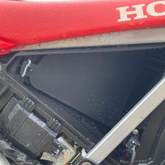 CRF250R 2019年式　純正パーツまとめ売り　エアフィルター カバー　など CRF250R 2019年式 純正パーツまとめ売り エアフィルター カバー など