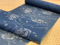 美品未着用 絹紅梅 夏着物 ゆったり“一つになる空と海に小花”高級浴衣 K-44 美品未着用 絹紅梅 夏着物 ゆったり“一つになる空と海に小花