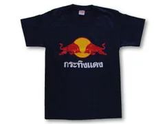 【タイ】レッド・ブル柄Tシャツ(紺)