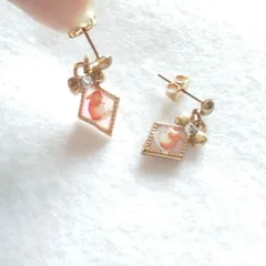 蓄光 ちょこんとお座り うさぎさん お気に入りのタオルと♪ ピアス