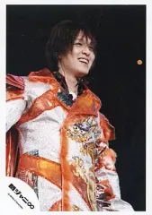 【中古】生写真(ジャニーズ) 関ジャニ∞/丸山隆平/ライブフォト・腰上・衣装銀オレンジ・背景黒/公式生写真