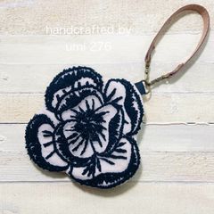 ミナペルホネン smile flowerスマイルフラワー/ネイビー 刺繍