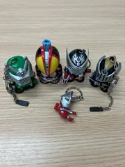 仮面ライダー龍騎フィギュアキーホルダーセット / 龍騎 / ナイト / ゾルダ / ウルトラマンコスモス（おまけ）