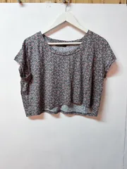 Pretty in back Crpd Tee LaFine ラファイン　花柄ショート丈トップスのサムネイル