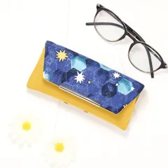 【tah.B】ちょうどいいが見つかる★ セミハード シンプル眼鏡ケース 北欧柄 nina-tahti ネイビー 受注生産 14日以内に発送