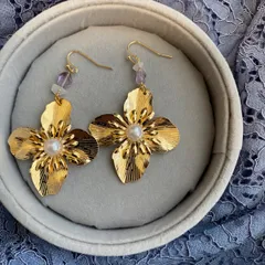 ビッグフラワーピアス　天然石アメジストとローズクォーツが可愛い