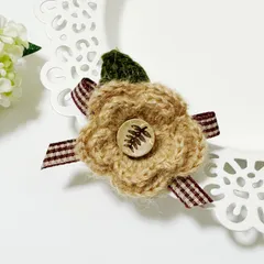 毛糸花モチーフブローチ　コサージュ　かぎ針編み　リボン　アクセサリー　バッグアクセサリー　手芸　手作り物　レース　毛糸　アイボリー　グリーン　緑　花　フラワー　人気　入園式　卒園式 入学式　卒業式　トレンド　おしゃれ　女性　プレゼント　ギフト　贈り物