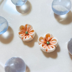 【つまみ細工】フラワーピアス/イヤリング　※お選びいただけます