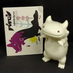近日、ナカザワショーコ氏の「山椒魚怪獣バイロン ラムネカラー（蓄光 GID）」が各取り扱いショップにて発売決定！ | sofvi.tokyo