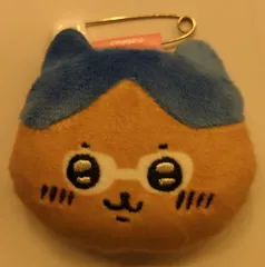 グレイ・パーカー・サービス なかよしぬいぐるみバッジ(サングラスと日焼け) ちいかわ観光ステーションin東京 ハチワレ(日焼け)