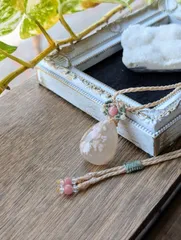 ☆チェリーブロッサムアゲート・桜瑪瑙☆マクラメ編みネックレス B  305・マクラメネックレス