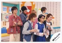 【中古】生写真(ジャニーズ) 関ジャニ∞/集合(7人)/横型・膝上・腕組み・両手DVD・眼鏡・帽子・背景カラフル/公式生写真