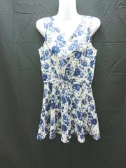 ◇ COCO DEAL Vネック　花柄　薄手　裏地　ノースリーブ ショート丈 ワンピース 表記なし ホワイト系 レディース E  【1301260026960】