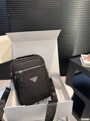 新品未使用 PRADA プラダ 三角 ショルダーバッグ