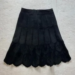 高級感あふれる 豚革スエード　カットワーク刺繍 フレアスカート 黒 ブラック E