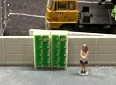 Nゲージ★ミニチュア★コインロッカー4列★フィギュアに★1/64より小★鉄道模型　ジオラマ　レイアウト　住宅模型