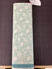 521 【ラスト1点】国内生地　花柄　シーチング 約106cm~110㎝×100cm