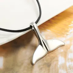 ホエール テール ネックレス レザー ユニーク ユニセックス かわいい クジラ 鯨 海洋生物 海 尾びれ 新品