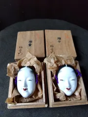 象牙調小面（若女）彫刻帯留め