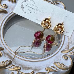 薔薇の蕾ピアス/揺れるピアス/チェーン/樹脂フック